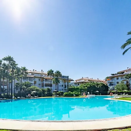 Beautiful In La Dama De Noche Right Beside The Golf Course Marbella