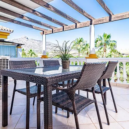 Beautiful In La Dama De Noche Right Beside The Golf Course Marbella