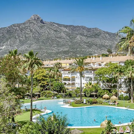 Beautiful In La Dama De Noche Right Beside The Golf Course Marbella